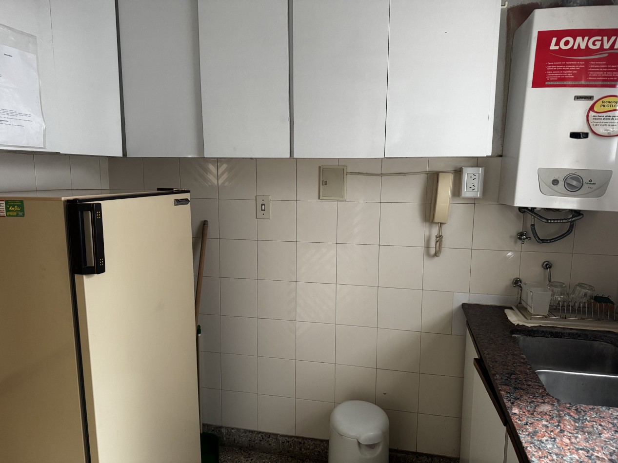 DEPARTAMENTO DE 2 AMBIENTES CON DEPENDENCIA Y BALCON A LA CALLE - ZONA CENTRO - IDEAL INVERSION