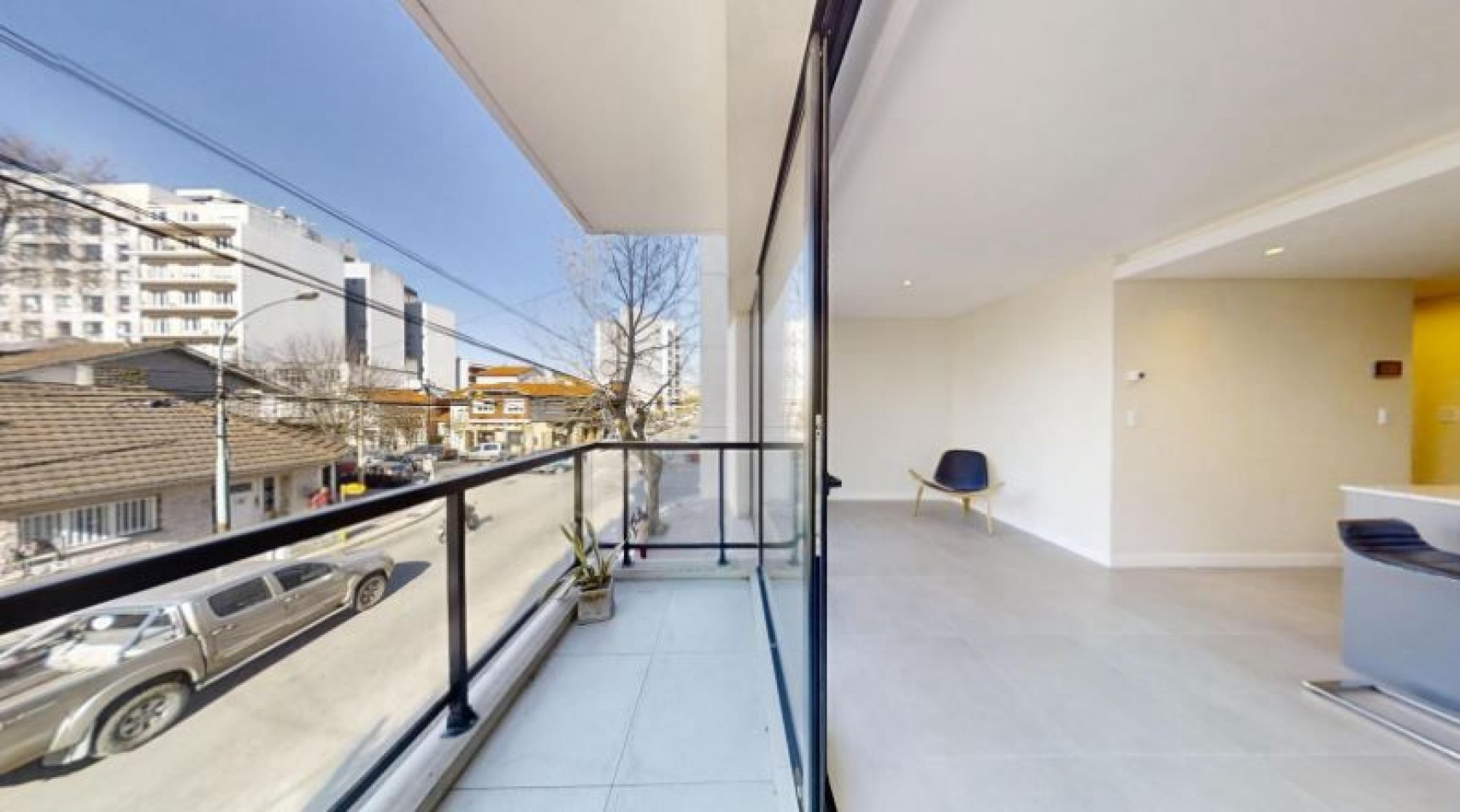 Dos ambientes con balcon saliente al frente - Cochera- Developer IX