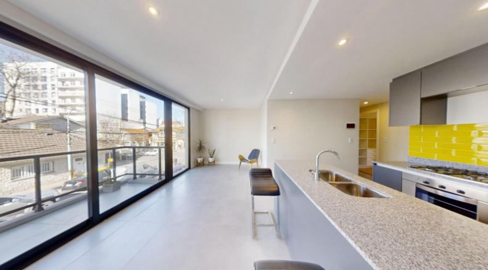 Dos ambientes con balcon saliente al frente - Cochera- Developer IX