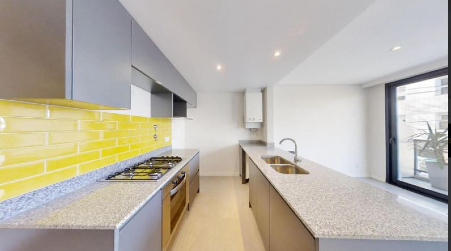 Dos ambientes con balcon saliente al frente - Cochera- Developer IX
