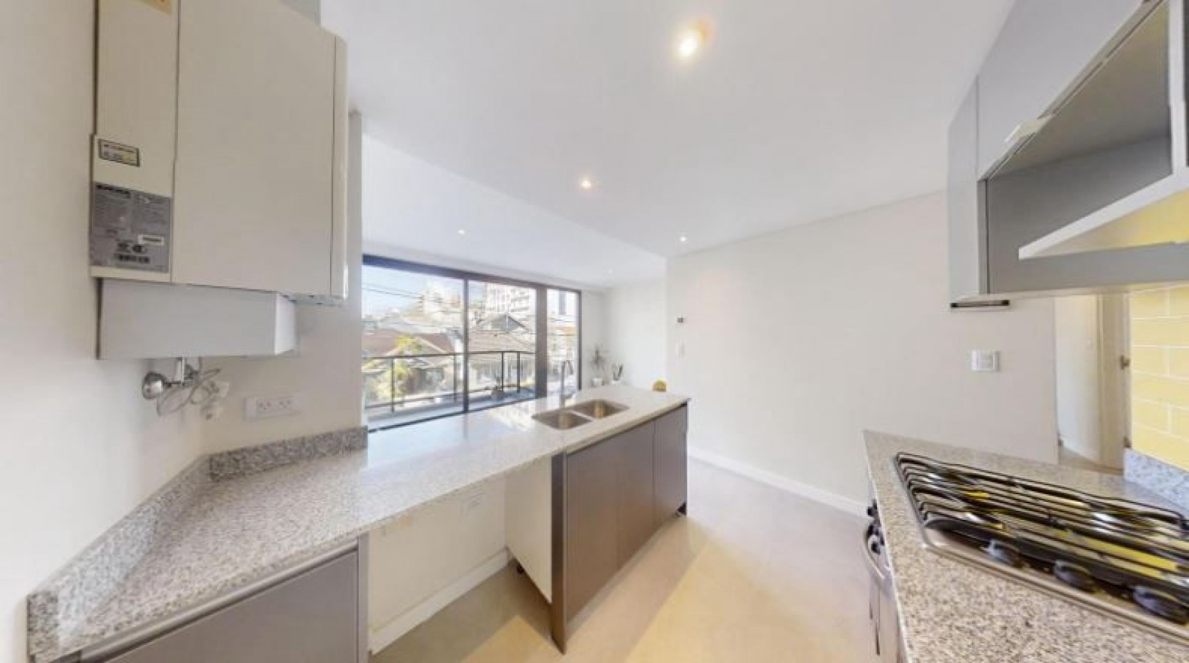 Dos ambientes con balcon saliente al frente - Cochera- Developer IX