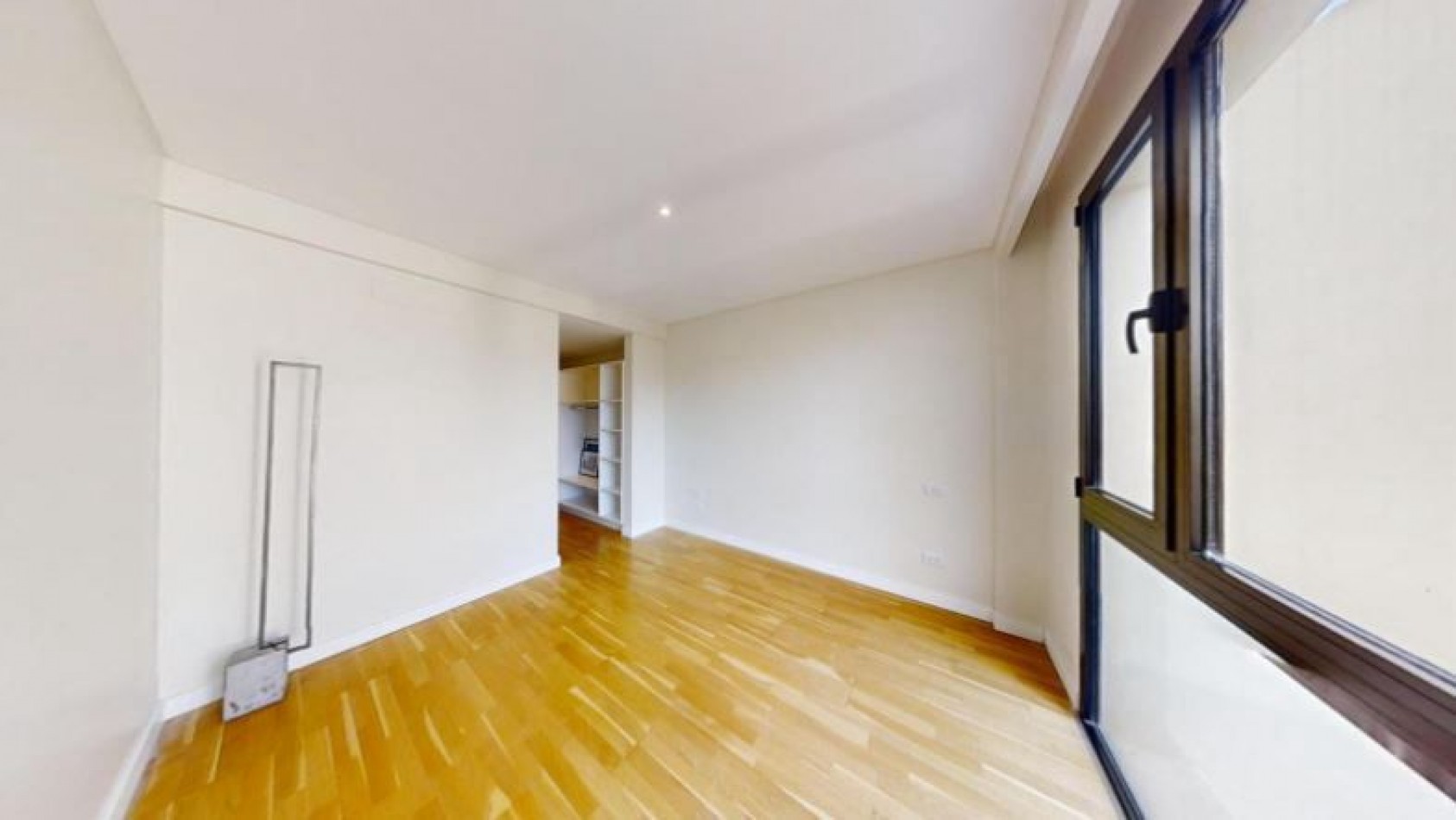 Dos ambientes con balcon saliente al frente - Cochera- Developer IX