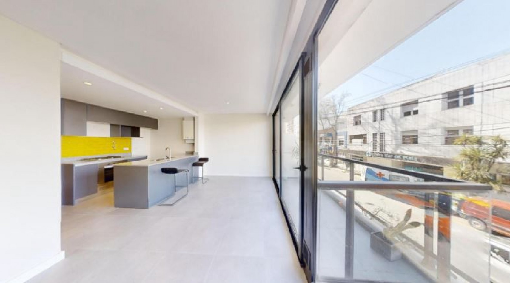 Dos ambientes con balcon saliente al frente - Cochera- Developer IX
