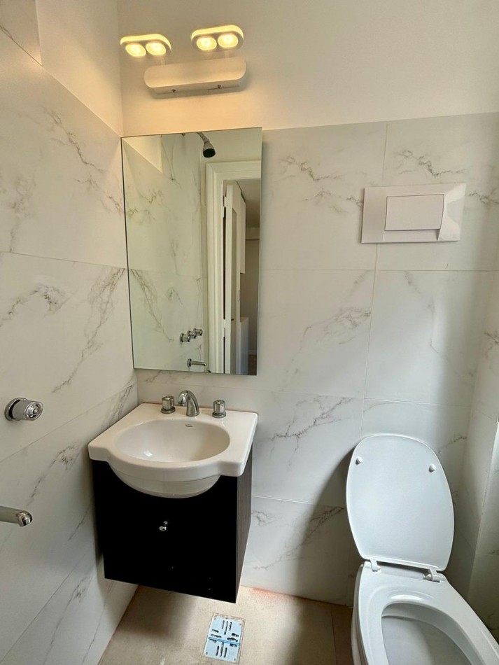 3 AMBIENTES CON DEPENDENCIA Y BALCON TERRAZA - TOTALMENTE RECICLADO
