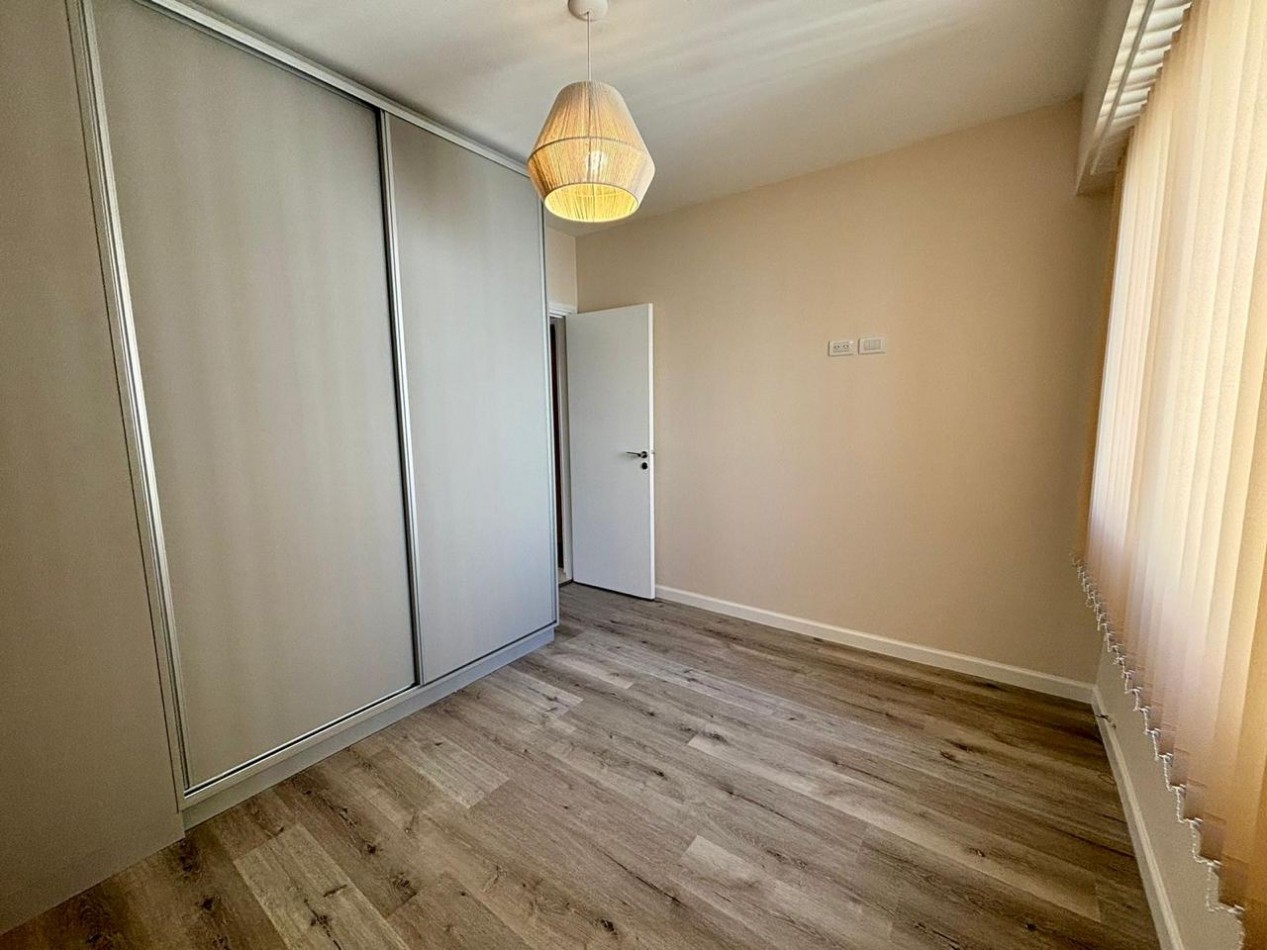 3 AMBIENTES CON DEPENDENCIA Y BALCON TERRAZA - TOTALMENTE RECICLADO