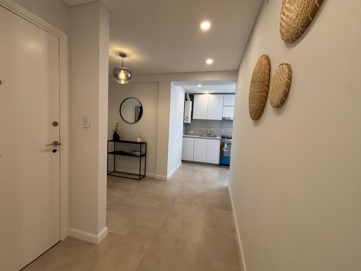 3 AMBIENTES CON DEPENDENCIA Y BALCON TERRAZA - TOTALMENTE RECICLADO