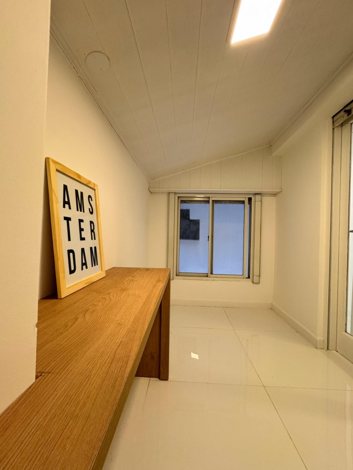2 AMBIENTES RECICLADO CON ESCRITORIO/COCHERA/BALCON SALIENTE EN ZONA LA PERLA