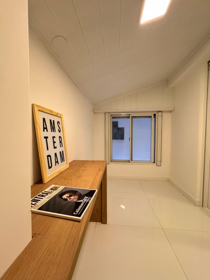 2 AMBIENTES RECICLADO CON ESCRITORIO/COCHERA/BALCON SALIENTE EN ZONA LA PERLA