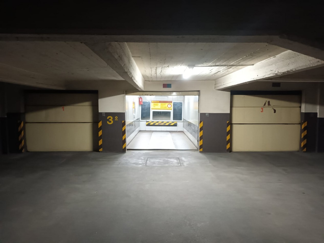 VENTA DE COCHERA FIJA 3ER PISO EN PLENO CENTRO
