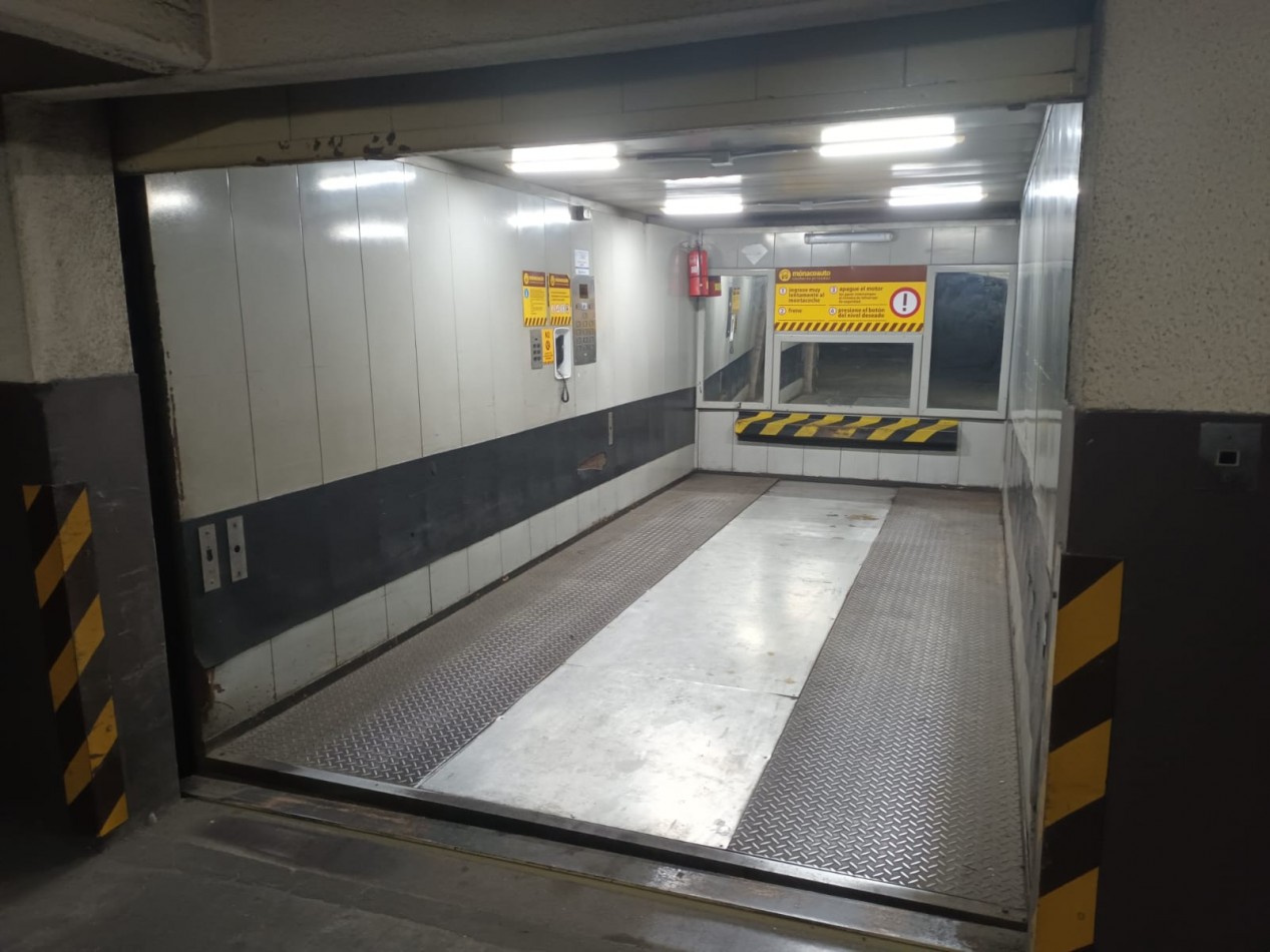 VENTA DE COCHERA FIJA 3ER PISO EN PLENO CENTRO