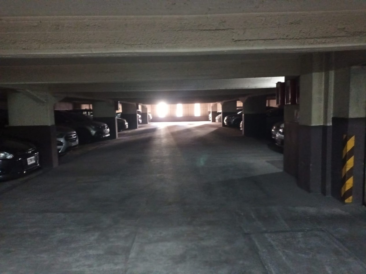 VENTA DE COCHERA FIJA 3ER PISO EN PLENO CENTRO