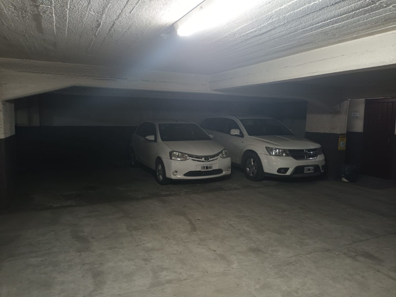 VENTA DE COCHERA FIJA 3ER PISO EN PLENO CENTRO