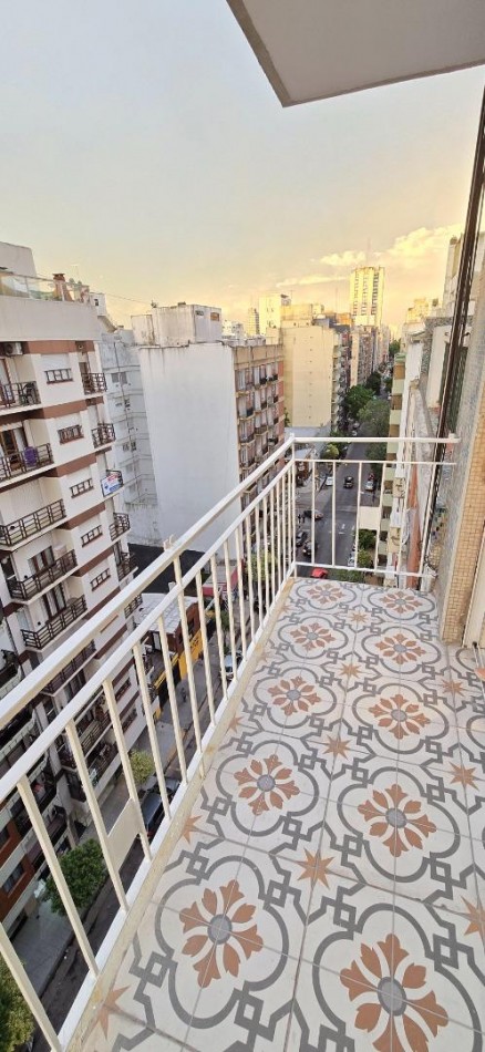 2 AMBIENTES CON BALCON A LA CALLE EN EXCELENTE UBICACION