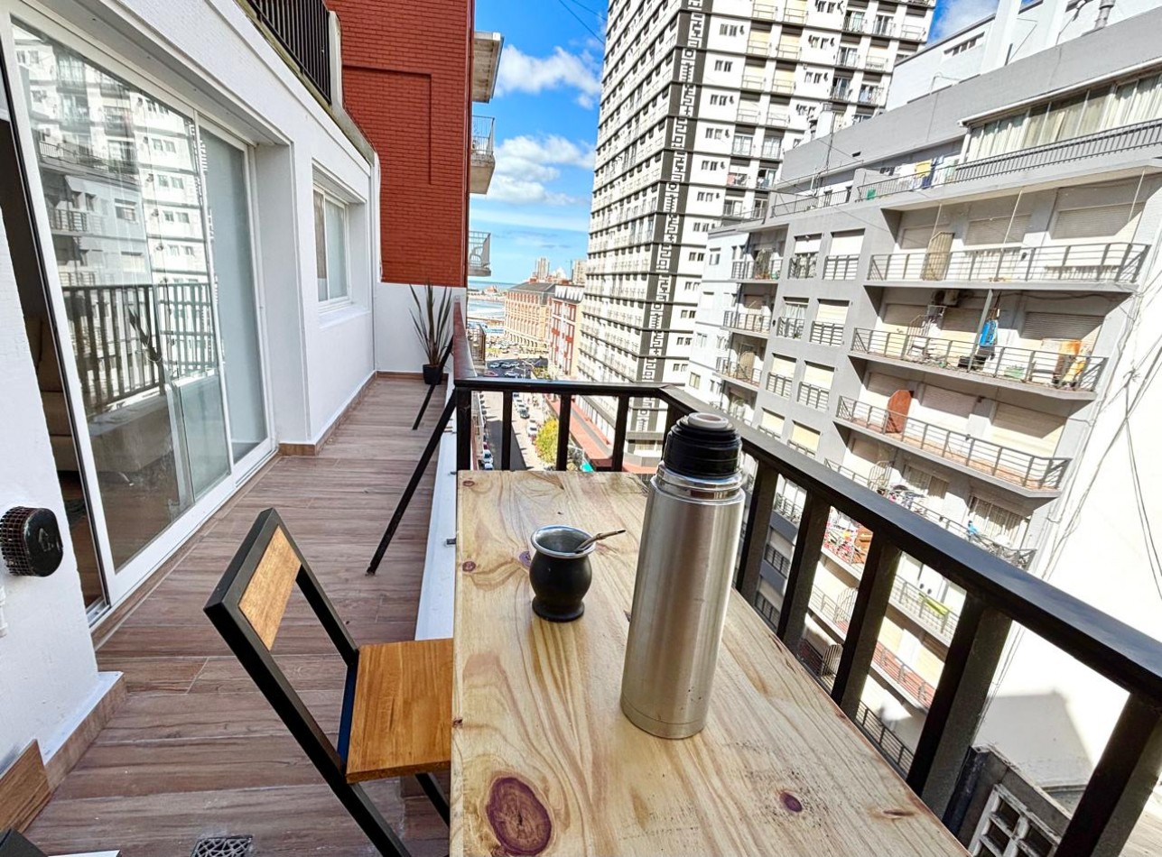 2 AMBIENTES AL FRENTE CON BALCON TERRAZA TOTALMENTE RECICLADO