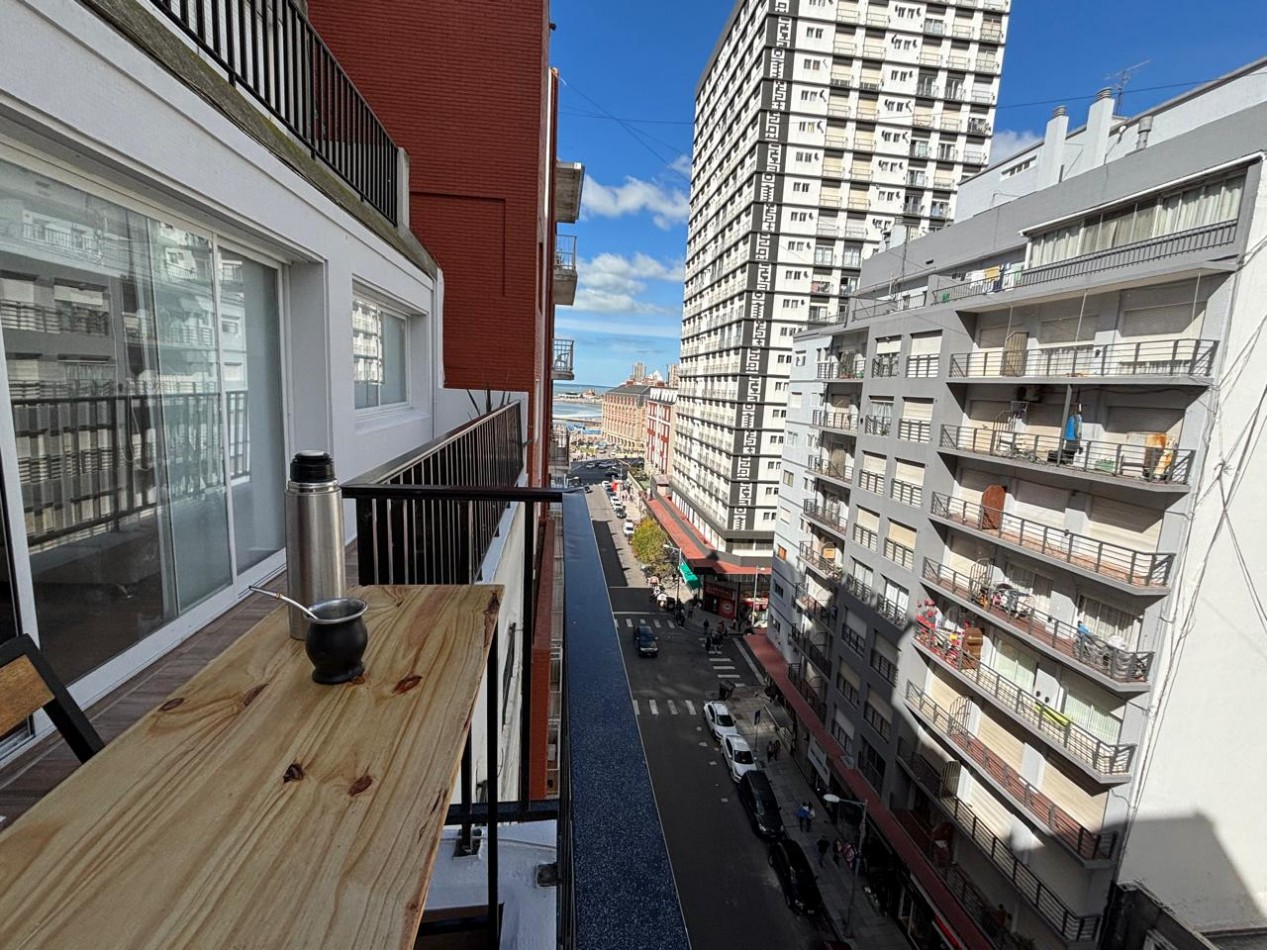 2 AMBIENTES AL FRENTE CON BALCON TERRAZA TOTALMENTE RECICLADO
