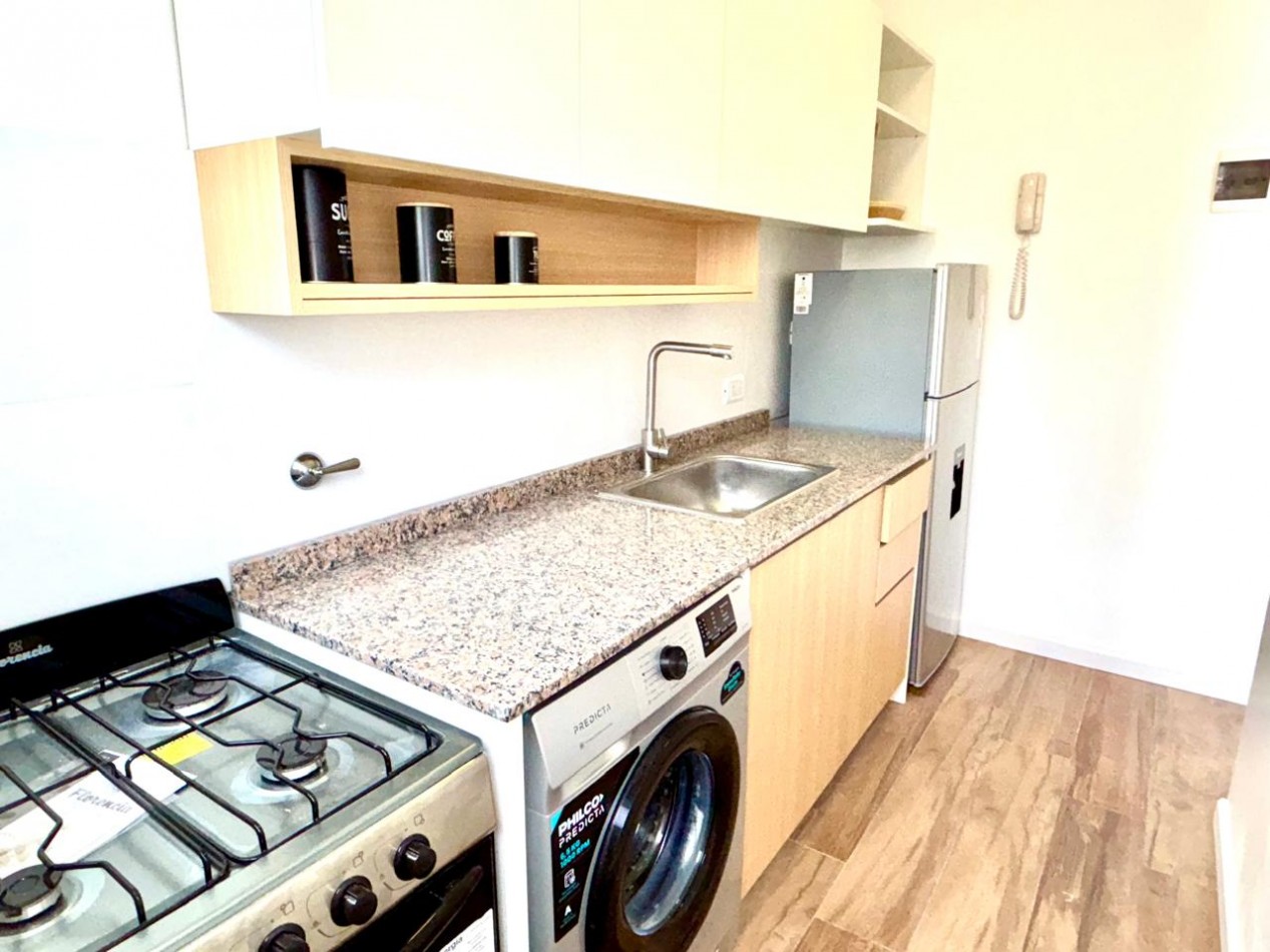 2 AMBIENTES AL FRENTE CON BALCON TERRAZA TOTALMENTE RECICLADO