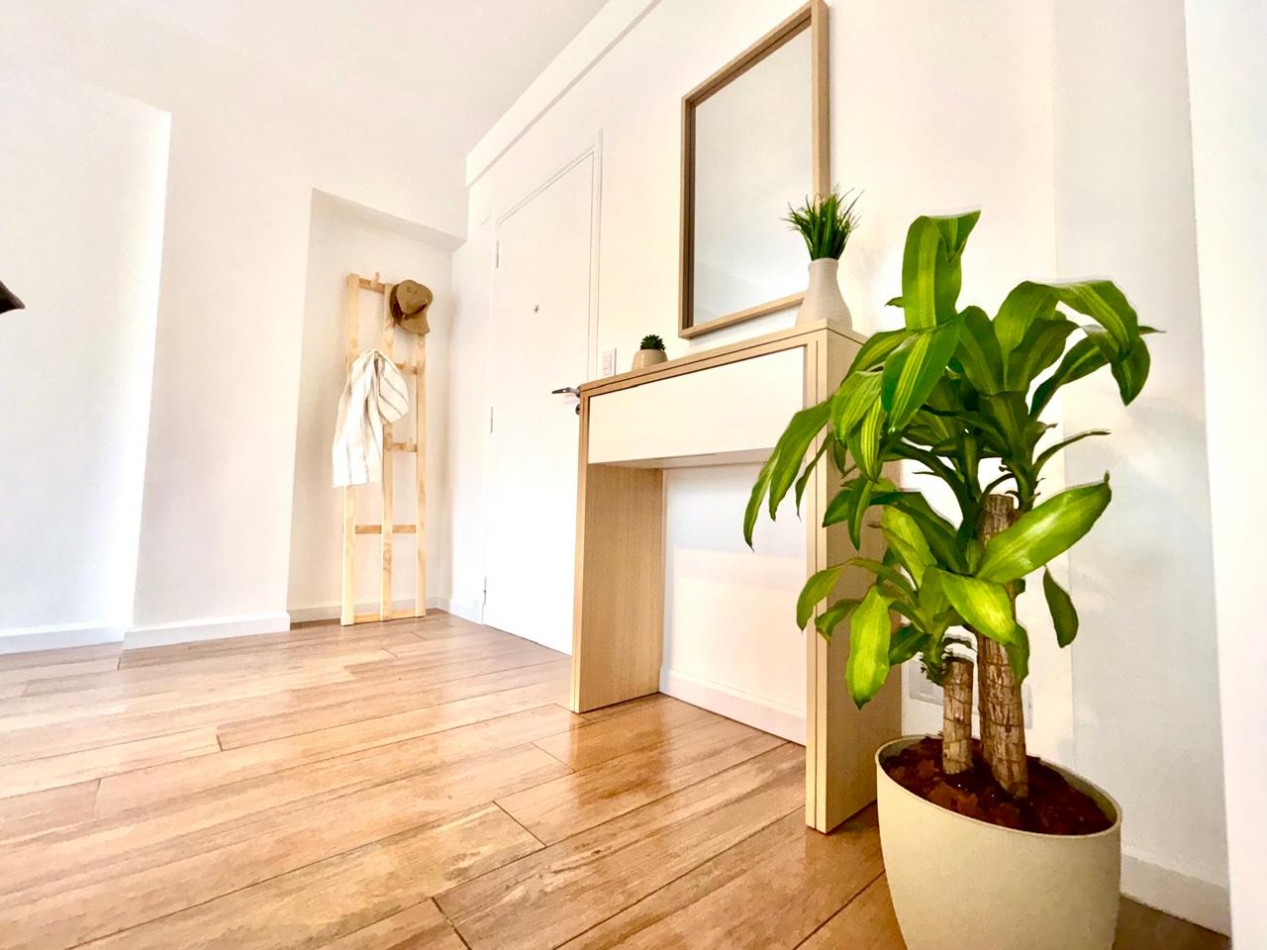 2 AMBIENTES AL FRENTE CON BALCON TERRAZA TOTALMENTE RECICLADO