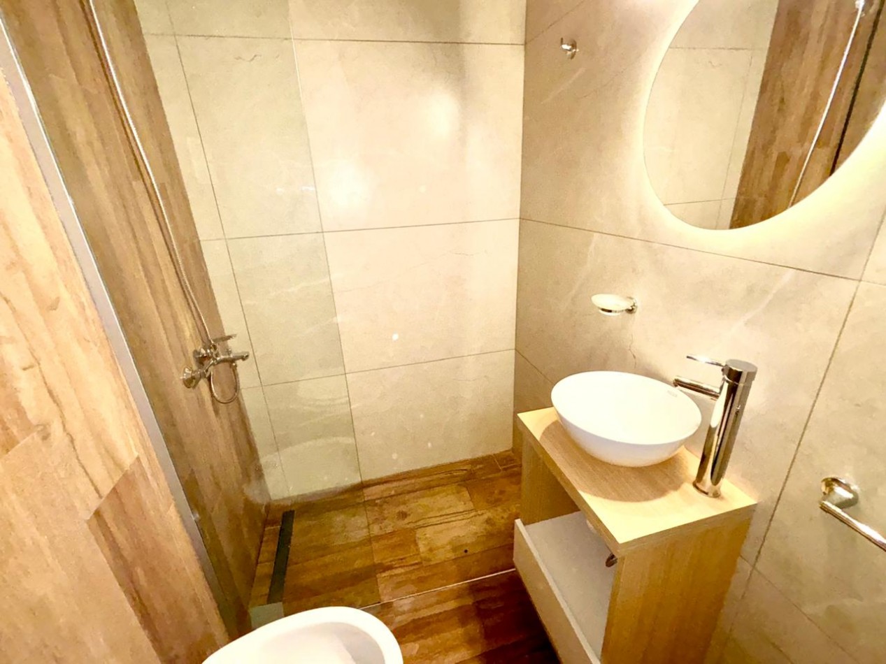 2 AMBIENTES AL FRENTE CON BALCON TERRAZA TOTALMENTE RECICLADO