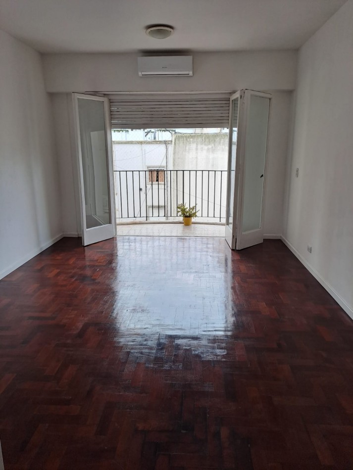 DEPARTAMENTO 1 AMBIENTE CON BALCON - RECICLADO - ACEPTA PERMUTA