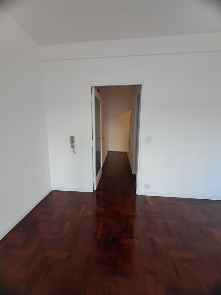 DEPARTAMENTO 1 AMBIENTE CON BALCON - RECICLADO - ACEPTA PERMUTA