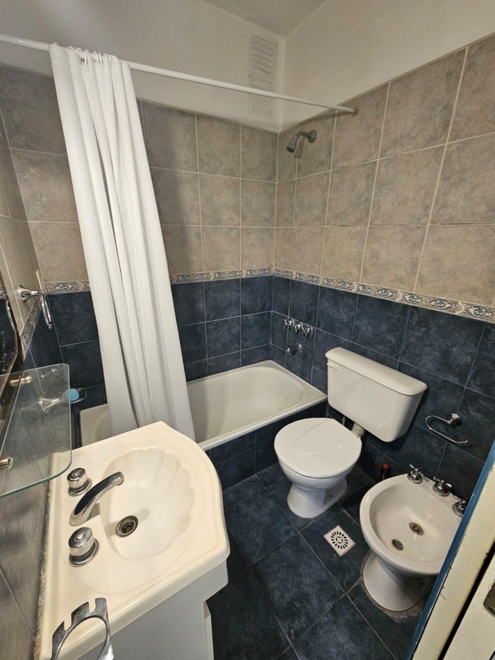 2 AMBIENTES A LA CALLE CON BALCON SALIENTE EN ZONA CENTRO - APTO CREDITO