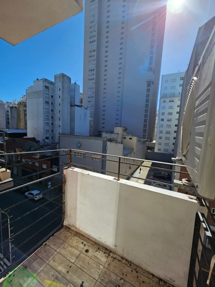 2 AMBIENTES A LA CALLE CON BALCON SALIENTE EN ZONA CENTRO - APTO CREDITO