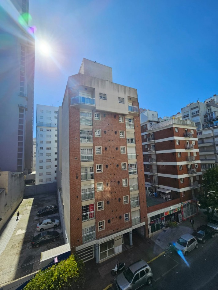 2 AMBIENTES A LA CALLE CON BALCON SALIENTE EN ZONA CENTRO - APTO CREDITO