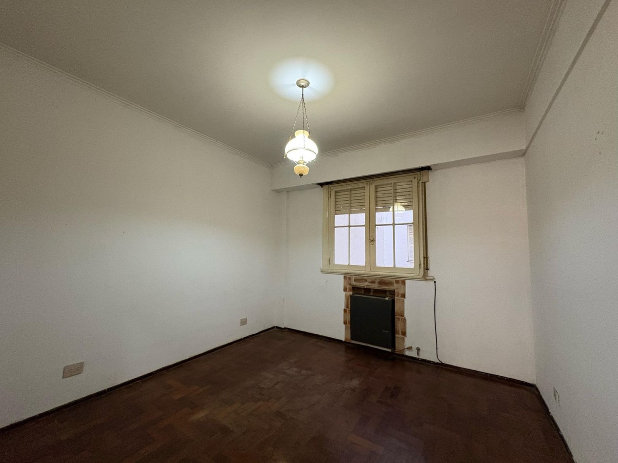 Departamento de 3 Ambientes con Dependencia y Toillette a Metros del Mar - Plaza Colon