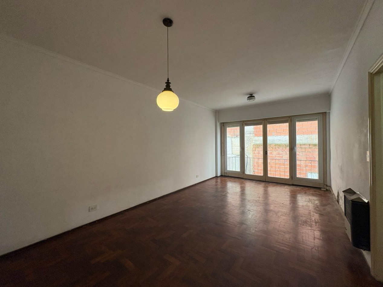 Departamento de 3 Ambientes con Dependencia y Toillette a Metros del Mar - Plaza Colon