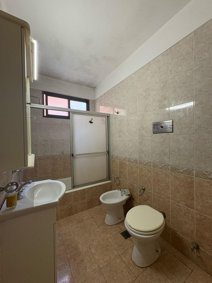 Departamento de 3 Ambientes con Dependencia y Toillette a Metros del Mar - Plaza Colon