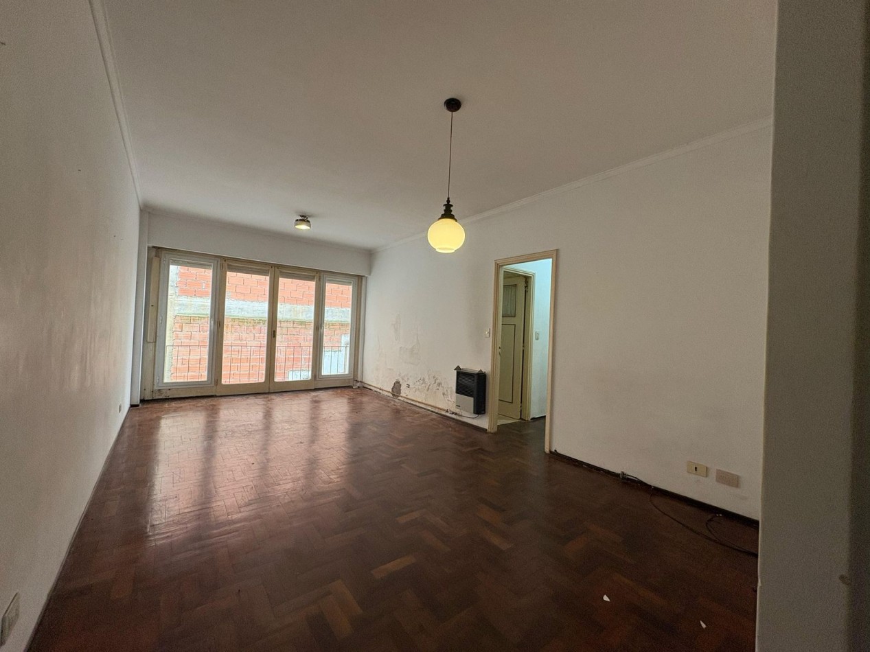 Departamento de 3 Ambientes con Dependencia y Toillette a Metros del Mar - Plaza Colon