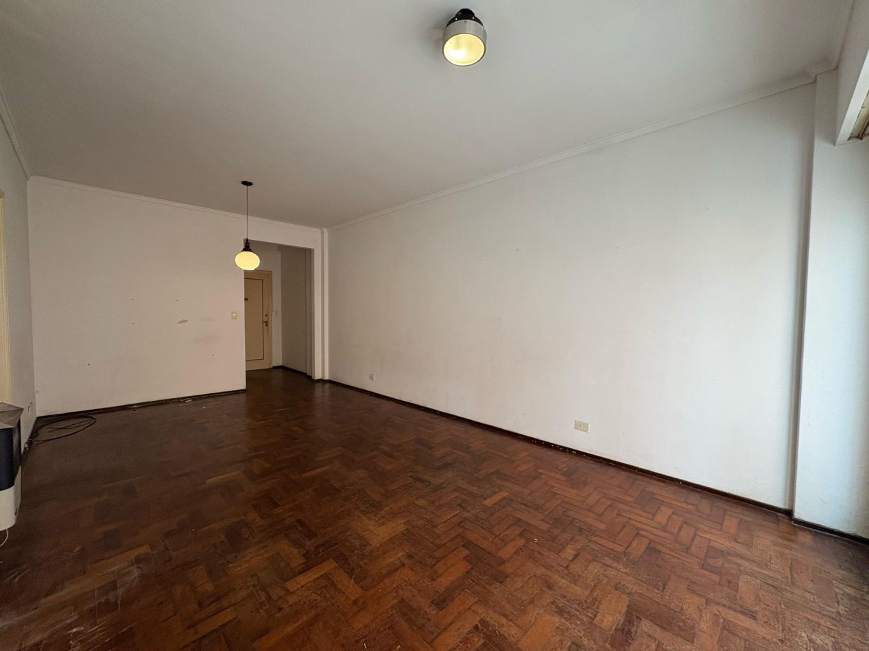 Departamento de 3 Ambientes con Dependencia y Toillette a Metros del Mar - Plaza Colon