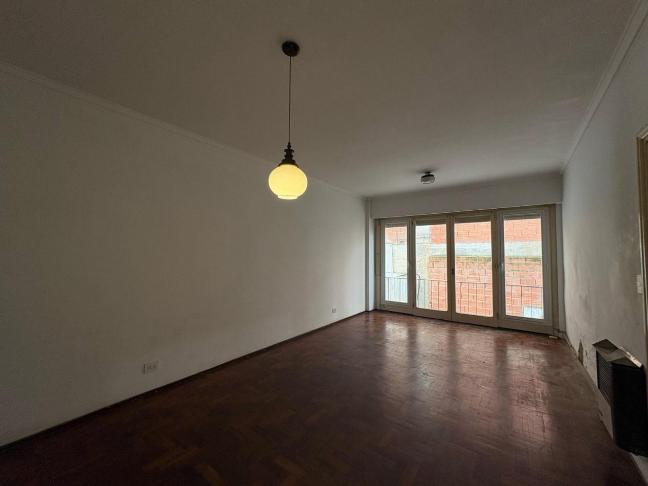 Departamento de 3 Ambientes con Dependencia y Toillette a Metros del Mar - Plaza Colon