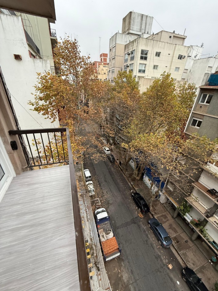 2 AMBIENTES RECICLADO A NUEVO CON BALCON A LA CALLE EN EXCELENTE UBICACION