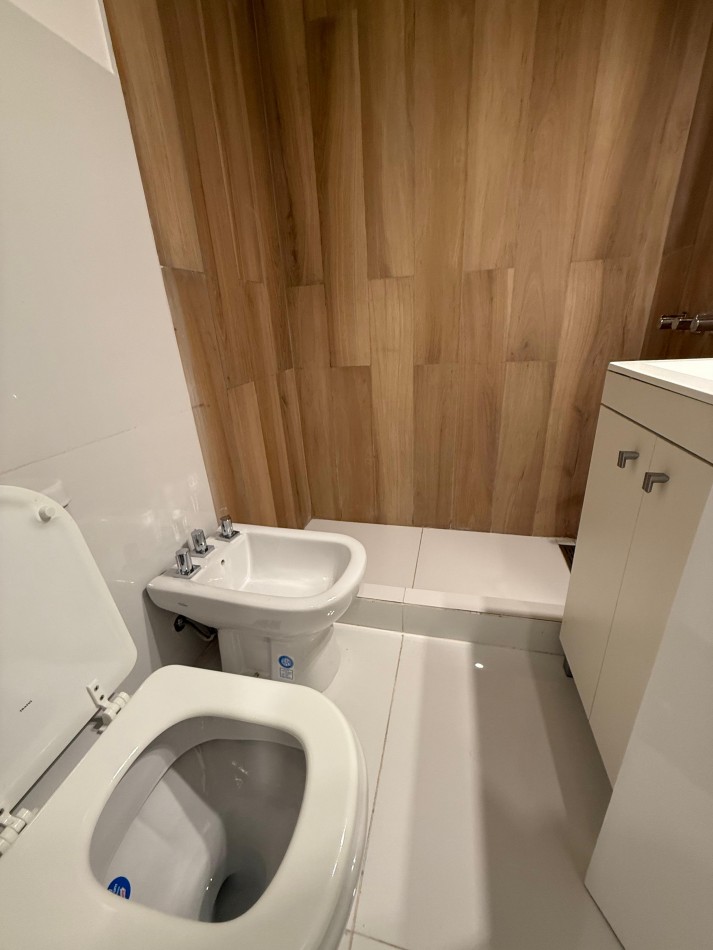 2 AMBIENTES CON DEPENDENCIA TOTALMENTE RECICLADO Y AMOBLADO