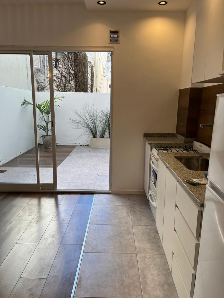 Departamento monoambiente reciclado con patio - 37 m2
