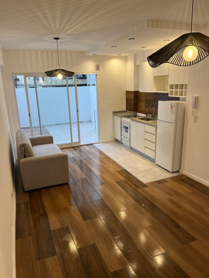 Departamento monoambiente reciclado con patio - 37 m2