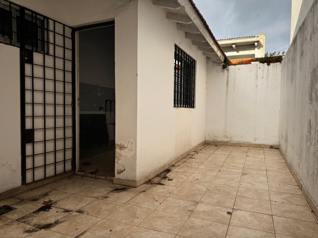 Casa 4 ambientes en ph (al frente totalmente independiente)