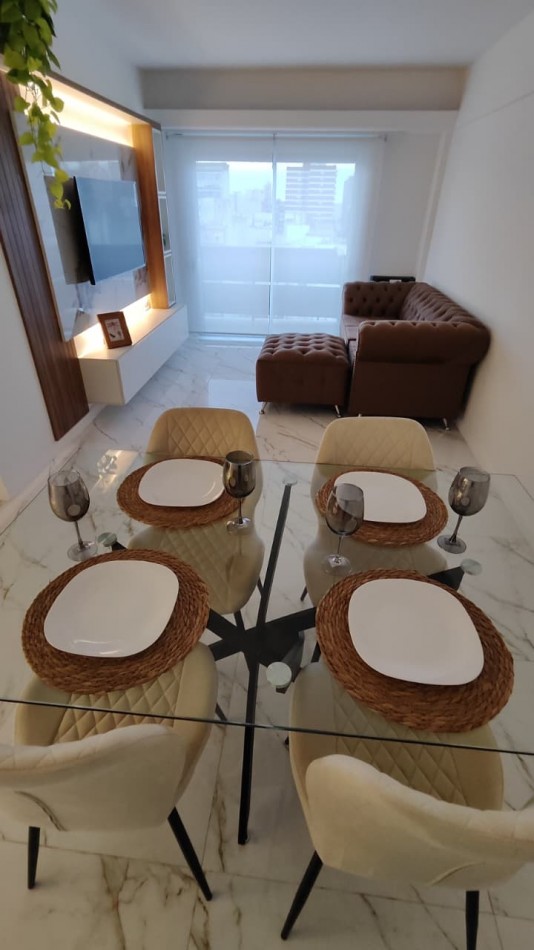 DEPARTAMENTO DE 3 AMBIENTES A LA CALLE CON BALCON, COCHERA FIJA Y BAULERA - AMOBLADO Y CON VISTA ABIERTA