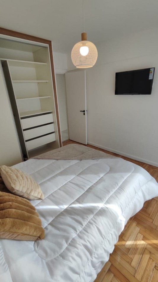 DEPARTAMENTO DE 3 AMBIENTES A LA CALLE CON BALCON, COCHERA FIJA Y BAULERA - AMOBLADO Y CON VISTA ABIERTA