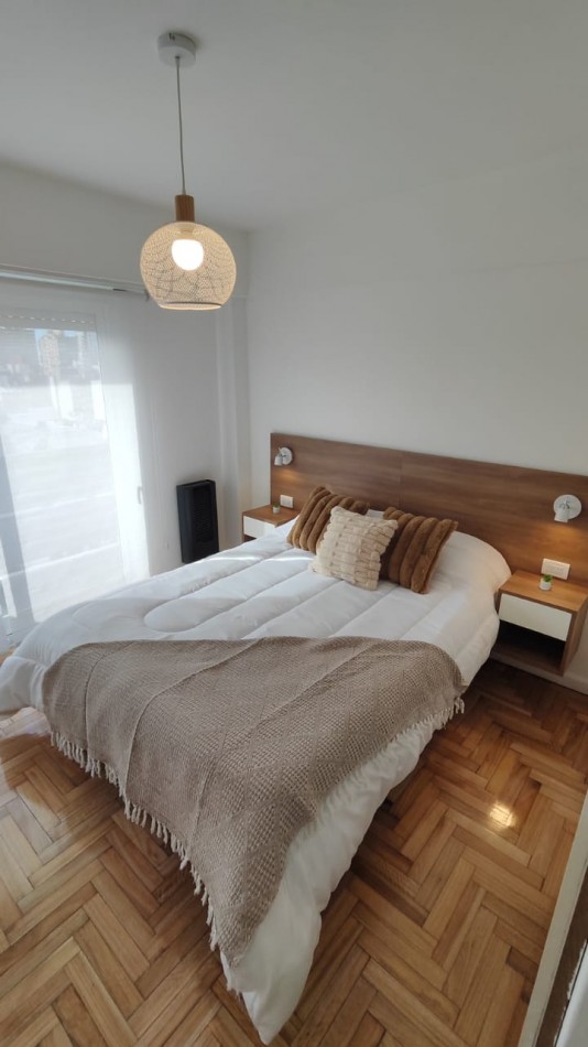 DEPARTAMENTO DE 3 AMBIENTES A LA CALLE CON BALCON, COCHERA FIJA Y BAULERA - AMOBLADO Y CON VISTA ABIERTA