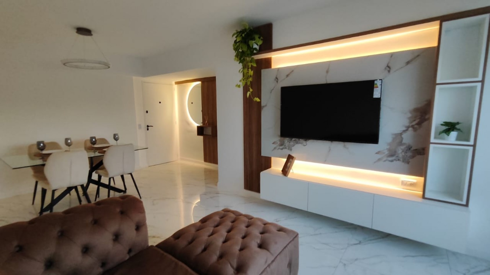 DEPARTAMENTO DE 3 AMBIENTES A LA CALLE CON BALCON, COCHERA FIJA Y BAULERA - AMOBLADO Y CON VISTA ABIERTA