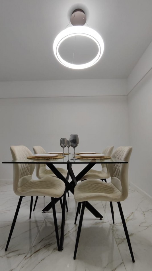 DEPARTAMENTO DE 3 AMBIENTES A LA CALLE CON BALCON, COCHERA FIJA Y BAULERA - AMOBLADO Y CON VISTA ABIERTA
