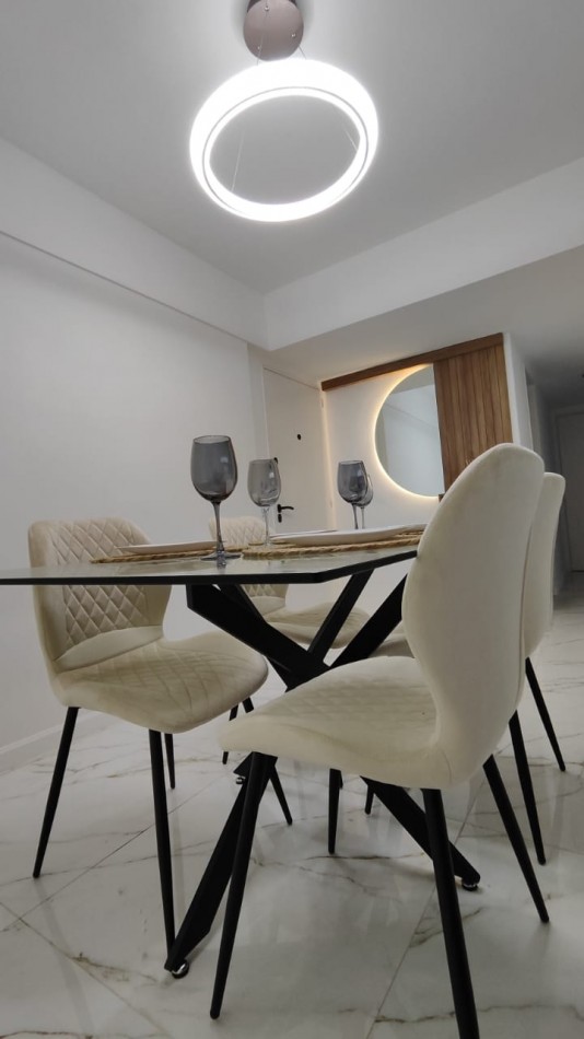 DEPARTAMENTO DE 3 AMBIENTES A LA CALLE CON BALCON, COCHERA FIJA Y BAULERA - AMOBLADO Y CON VISTA ABIERTA