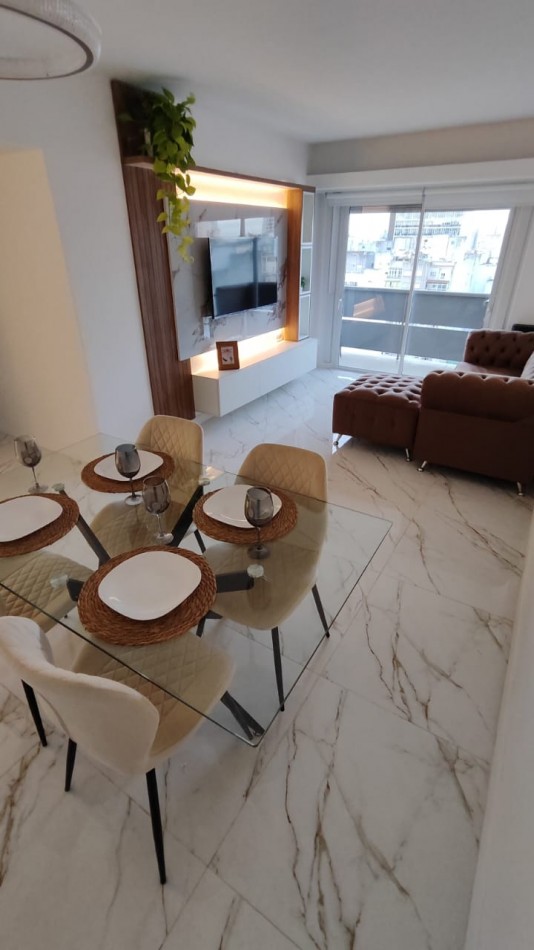 DEPARTAMENTO DE 3 AMBIENTES A LA CALLE CON BALCON, COCHERA FIJA Y BAULERA - AMOBLADO Y CON VISTA ABIERTA