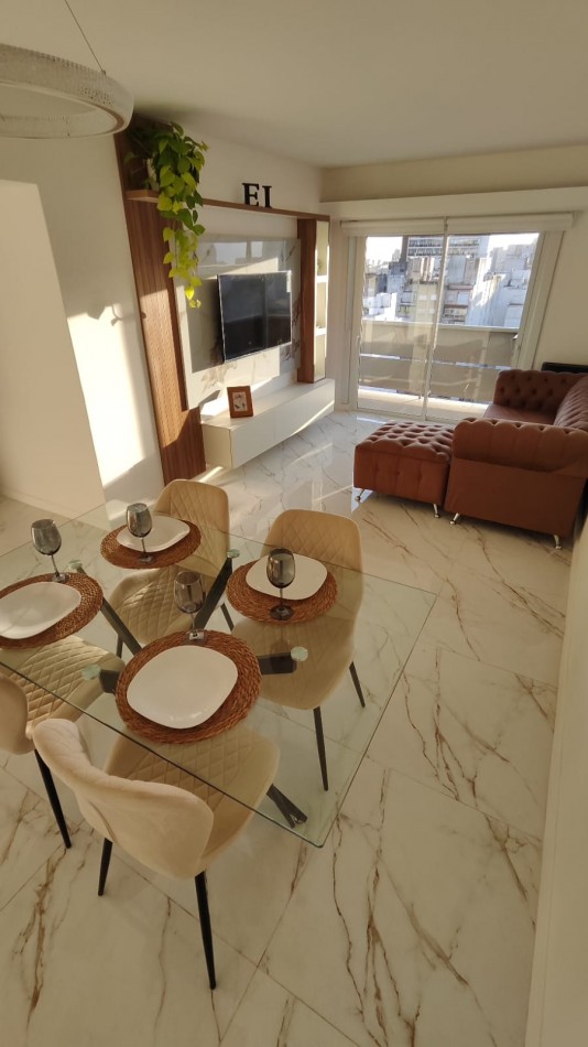 DEPARTAMENTO DE 3 AMBIENTES A LA CALLE CON BALCON, COCHERA FIJA Y BAULERA - AMOBLADO Y CON VISTA ABIERTA