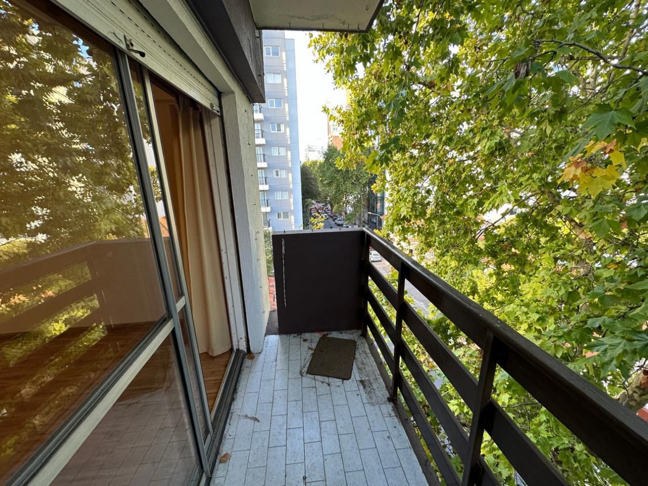 3 AMBIENTES CON BALCON AL FRENTE Y COCHERA EN ZONA PLAZA MITRE