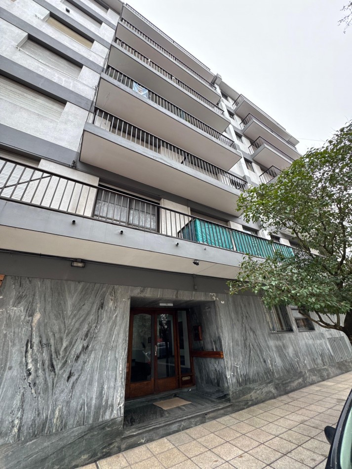 VENTA DEPARTAMENTO 2 AMBIENTES  + COCHERA EN LA PERLA (Salta y Libertad)