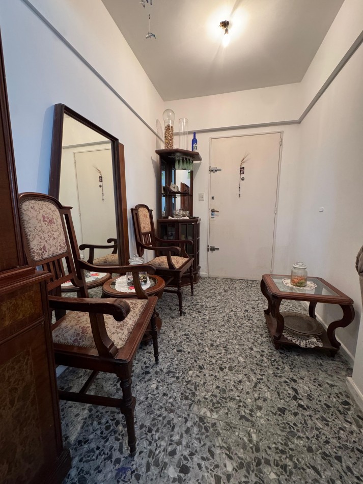VENTA DEPARTAMENTO 2 AMBIENTES  + COCHERA EN LA PERLA (Salta y Libertad)