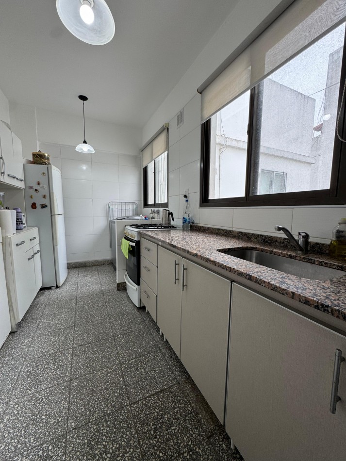 VENTA DEPARTAMENTO 2 AMBIENTES  + COCHERA EN LA PERLA (Salta y Libertad)